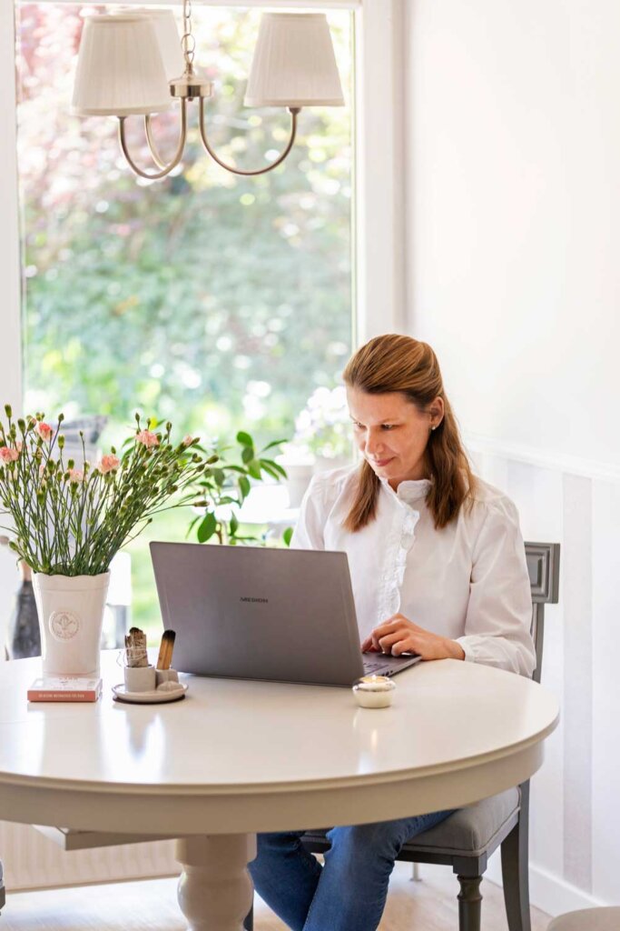 Anna Dittmer, Psychologische Beraterin und Yoga-Therapeutin